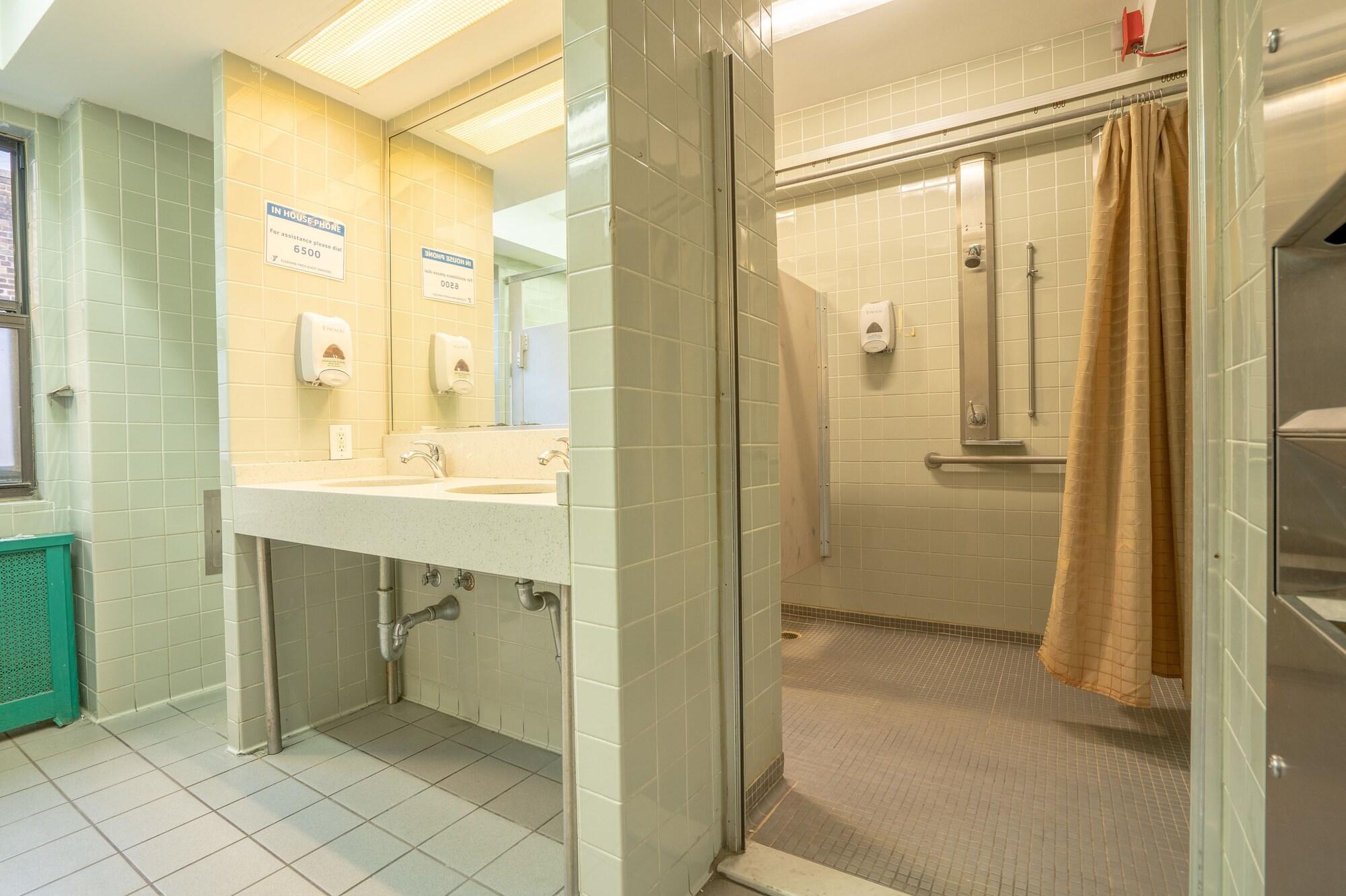 Flushing Ymca Albergue